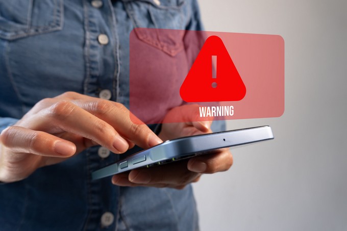 Csalók telefonálnak a Magyar Vöröskereszt nevében, mikuláscsomagra gyűjtenek című cikk nyitóképe