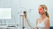 Mire jó az EEG-vizsgálat? Ezekben a betegségekben segíthet az agyi aktivitás mérése című cikk nyitóképe