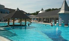 Sikondai gyógyhely: termálfürdő és szálloda