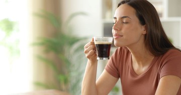 Miért pörget fel egyeseket a kávé, másokra pedig mintha semmilyen hatással nem lenne? 