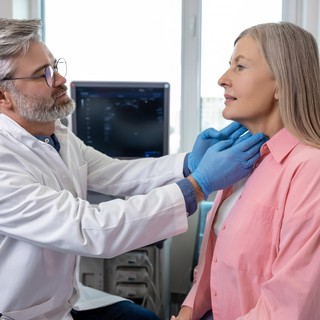 Nem múlik a rekedtsége? Erre a vizsgálatra mindenképp menjen el! című cikk nyitóképe