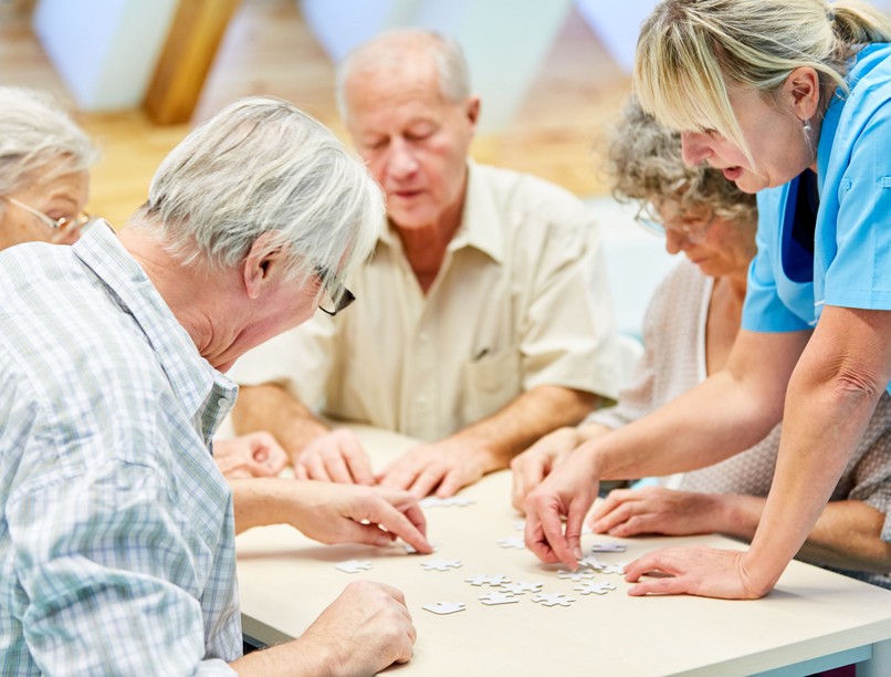 Roham az idősotthonokban: akár két év is lehet a várakozási idő