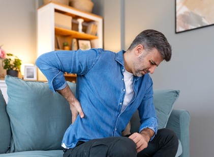 Hátfájás – ezekből lehet sejteni, hogy komolyabb probléma, esetleg daganat áll a panasz mögött című cikk nyitóképe