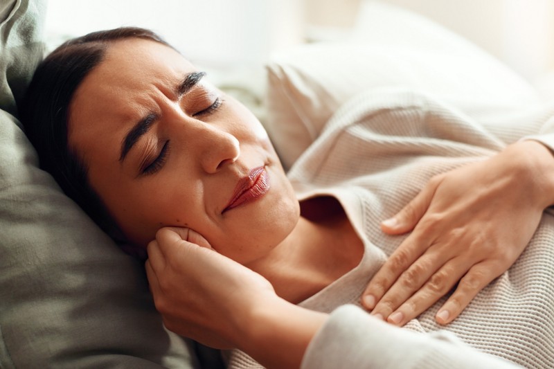 Éjjel nehezen kap levegőt, orrdugulással küzd? Poratka és betegség is okozhatja