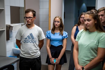 A 21 Nő az egészségügyért alapítvány mentorált diákjainak a látogatása a Heim Pál Országos Gyermekgyógyászati Intézetben.