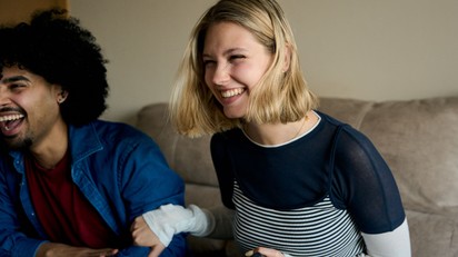 Nevetés, ami belülről gyógyít – így hat egy jó kacagás az emésztésére című cikk nyitóképe