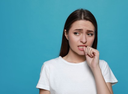 Nem rossz szokás: a körömrágás és a halogatás mögötti önszabotázs című cikk nyitóképe