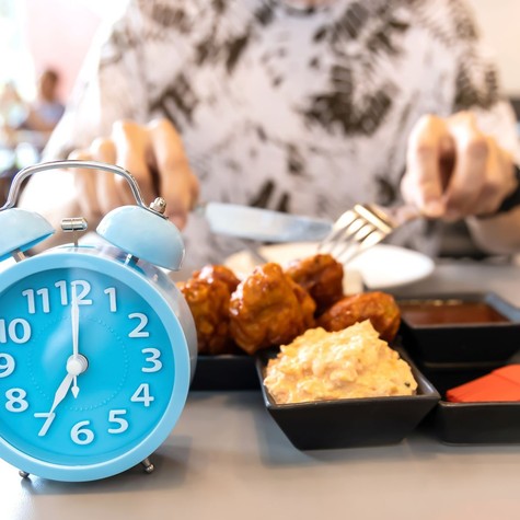 Tényleg igaz, hogy este 6 után már nem szabad enni? című cikk nyitóképe