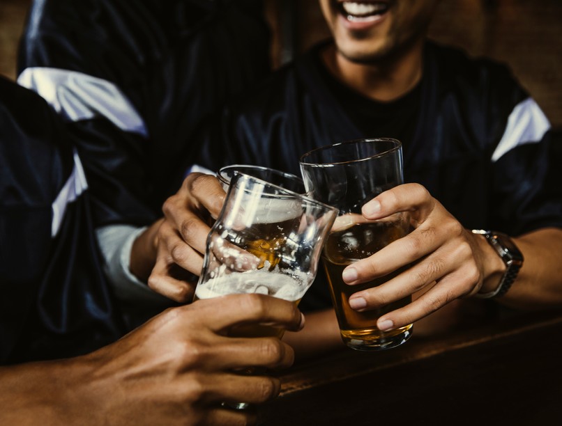 koronavírus, covid, férfiak, járványügyi korlátozások