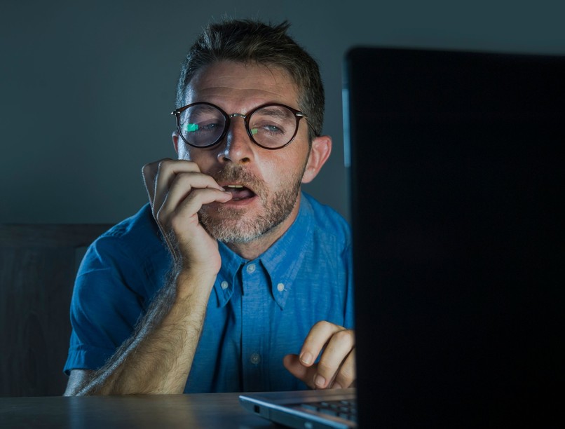 pornófüggőség, jel, buktat, pornó, függő