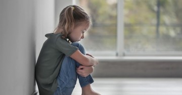  Fáradtság, hasfájás, fejfájás - ezek a tünetek utalnak szorongásra gyerekeknél 