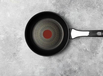 Egy serpenyő miatt riasztották a mentőket: hároméves kislány ujját kellett kiszabadítani című cikk nyitóképe