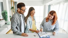 Ekkora büntetést nem kell megfizetni júliustól a bajba jutott babaváró hiteleseknek című cikk nyitóképe