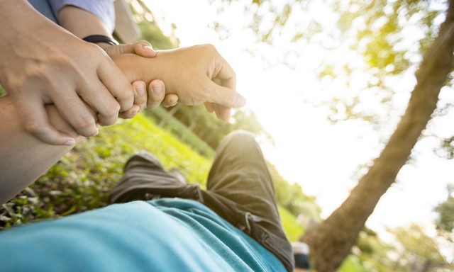 Hősies viselkedés: egy diák élesztett újra egy férfit a tatabányai vasútállomáson