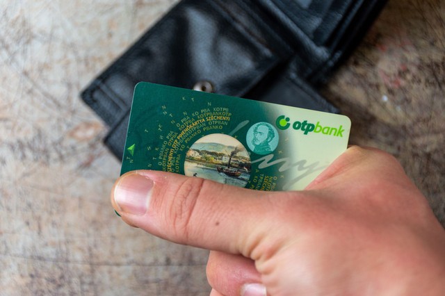 Vészesen közeleg a határidő: napokon belül véget ér a SZÉP-kártyás bevásárlás korszaka