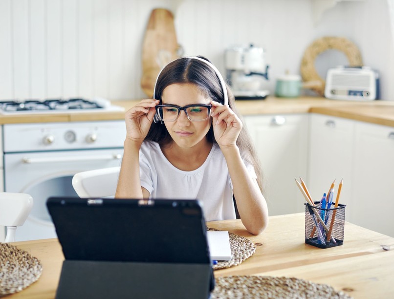 szem, szemészet, látás, gyerekek, szemgyulladás, szemdörzsölés, rövidlátás, szemüveg, kontaktlencse