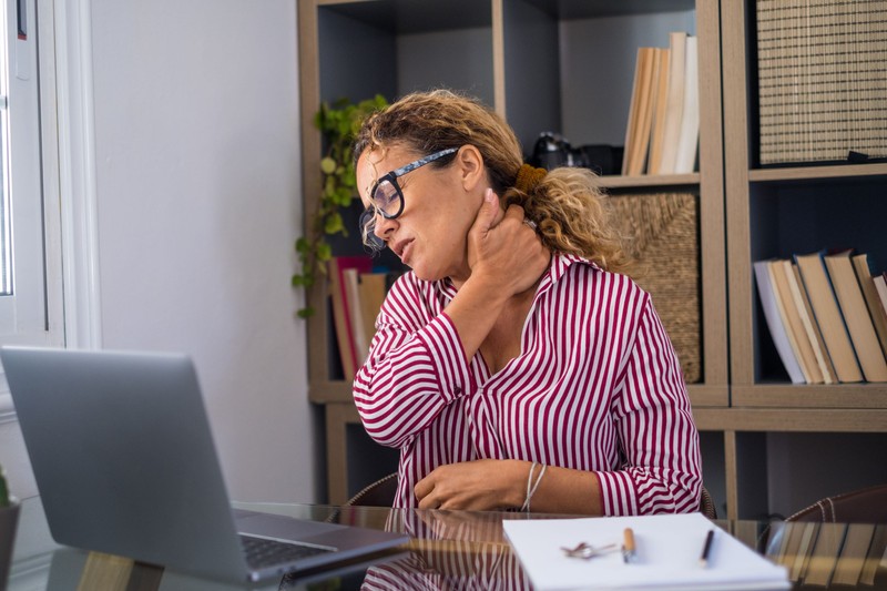 Idegbecsípődés: elég egy rossz mozdulat – a szakorvos szerint ezt tehetjük ilyenkor