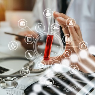 Oltás helyett gyógyszer? Engedélyezték az AstraZeneca covid gyógyszerét című cikk nyitóképe