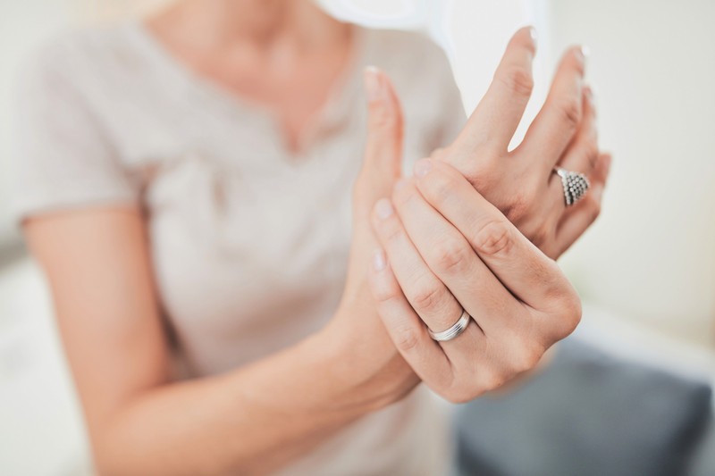 Zsibbad, érzéketlen a kezem, a lábam és a szájpadlásom, mi okozza? Az orvos válaszol