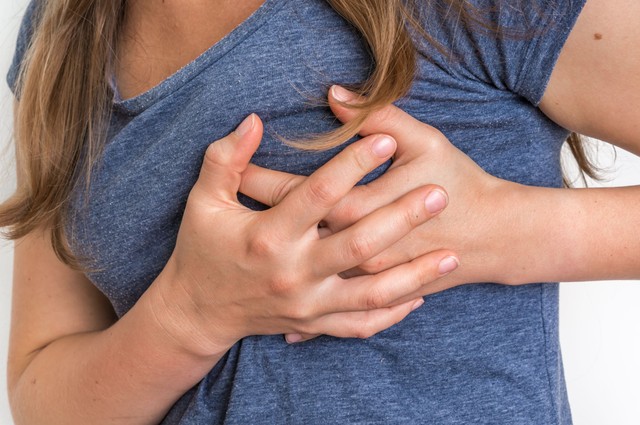 Ilyen fájdalmas, ha kórokozók kerülnek a mell szöveteibe