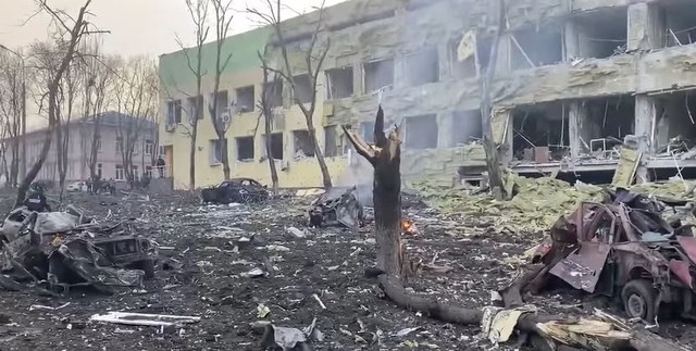 Meghalt a kismama és a baba is, akit kimentettek a lebombázott mariupoli kórházból