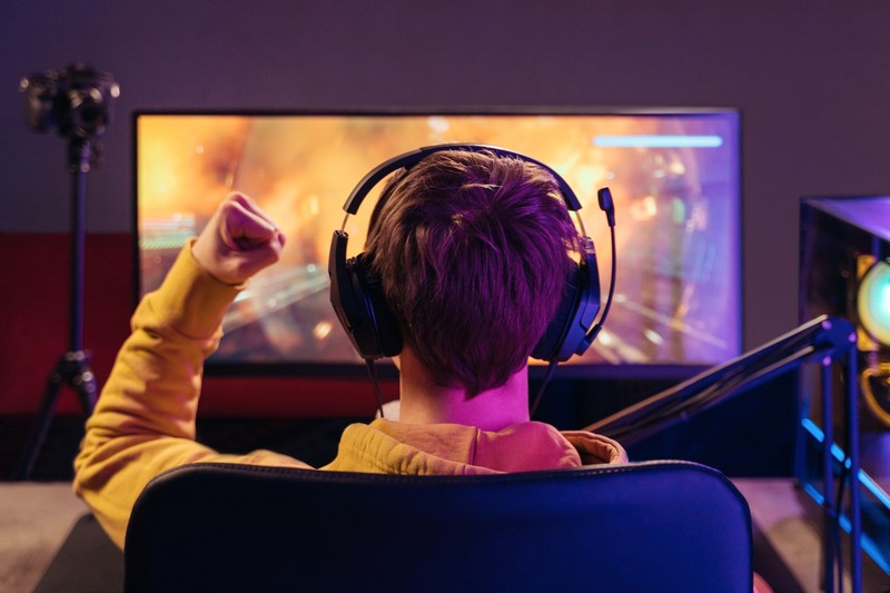 Okozhat a Bluetooth fülhallgató vagy a gamer fejhallgató fülzúgást? Az orvos válaszol