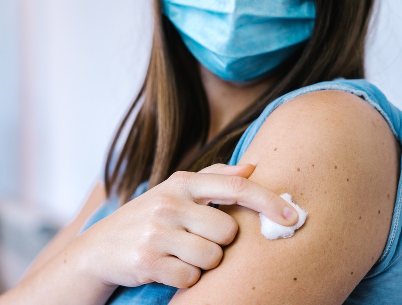 oltás után fertőzés, covid oltás mellékhatása, koronavírus