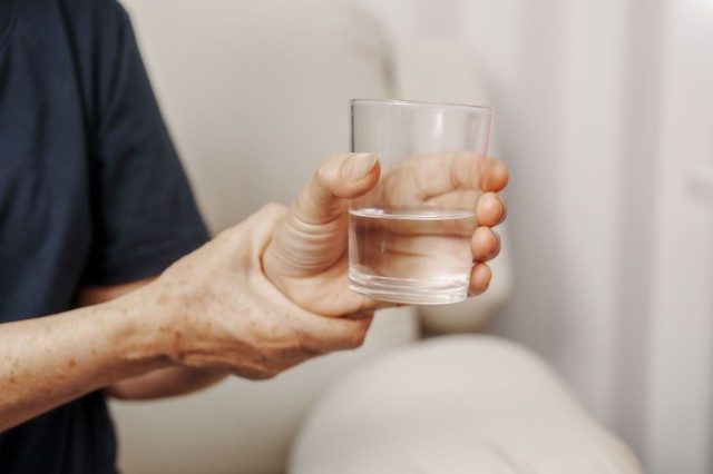 Rengeteg ember élhet Parkinson-kórral a tudtán kívül – Ön felismeri a kezdeti jeleket?