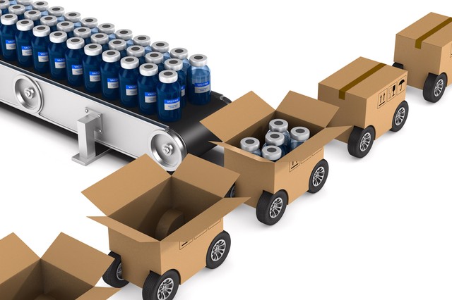 Az oltatlanok ajtajába viszik a vakcinát a szomszédban