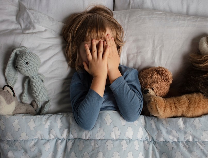 gyerek, sírás, éjjel, ébredés