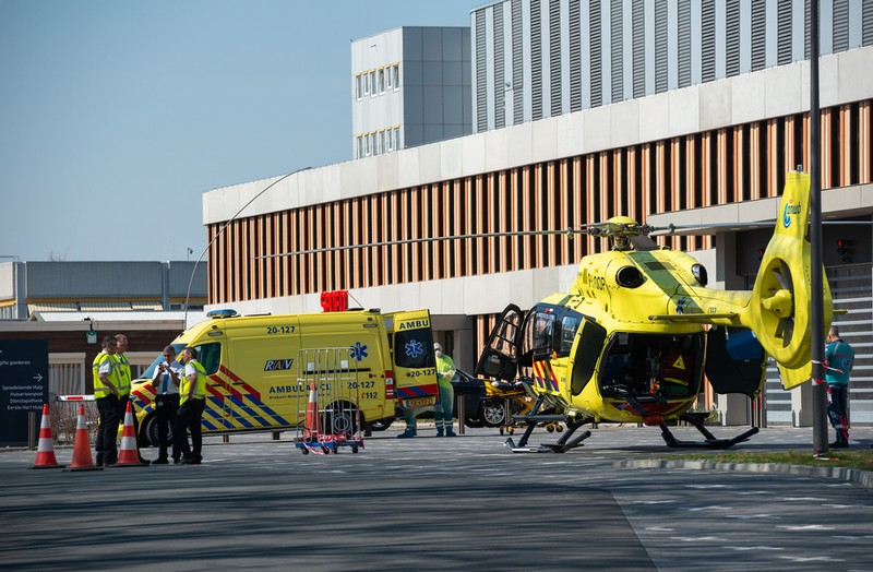 Hollandiában már alig bírják a terhelést a kórházak: külföldre viszik a betegeket