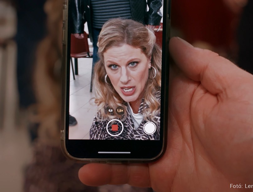 ügyfélszolgálat, újraélesztés, Oroszlán Szonja, Valami Amerika