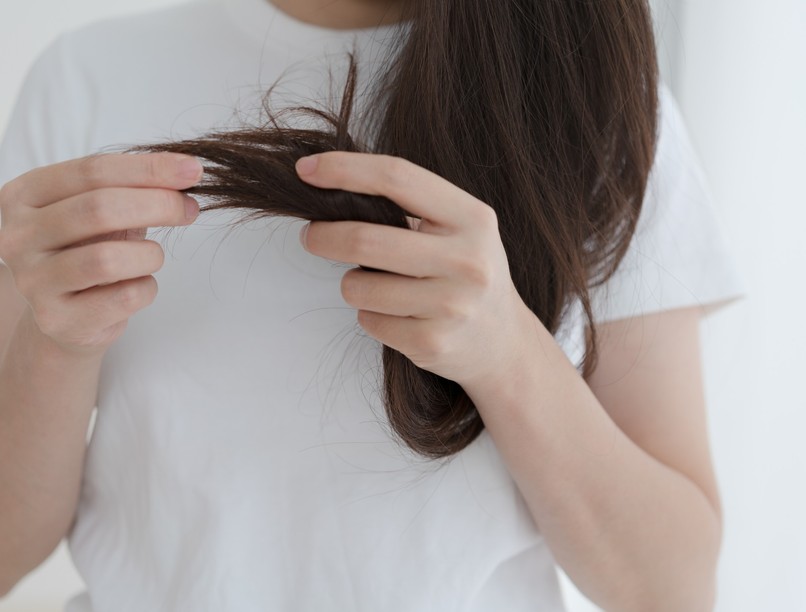 hajhullás, hajápolás, hajmosás, hajfestés