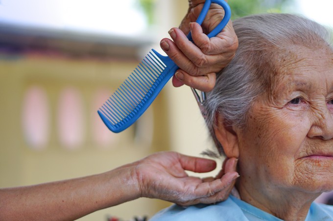 Otthoni gondozás: a mosdatástól a körömápolásig című cikk nyitóképe