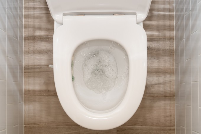 Ezért szór most mindenki cukrot a WC-be című cikk nyitóképe