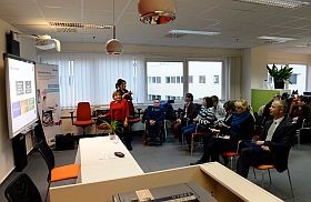 Közérdekű! Emelkedik az emelt összegű ápolási díj