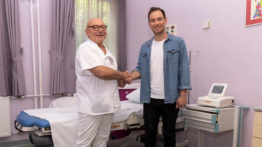 A főorvos megköszönte az óbudai székhelyű BioTechUSA csapatának, hogy támogatásukkal segítik az osztályon dolgozók munkáját. 