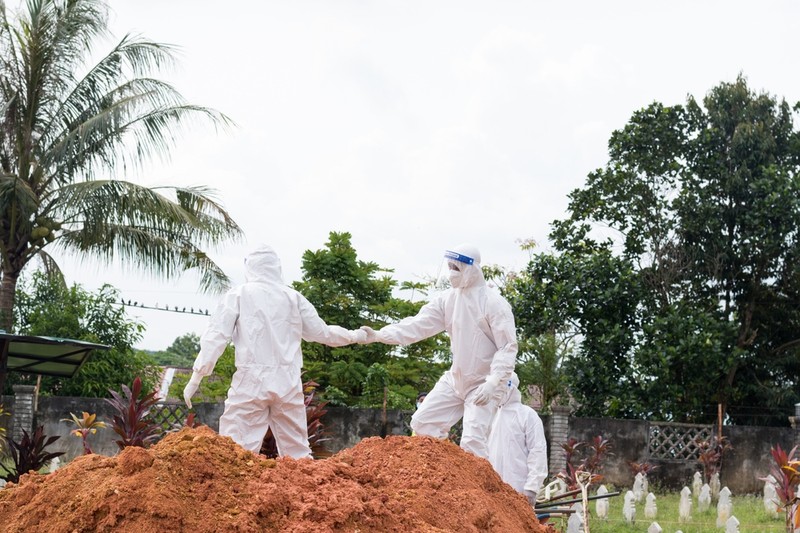 28 millió évet vett el globálisan a világtól a koronavírus