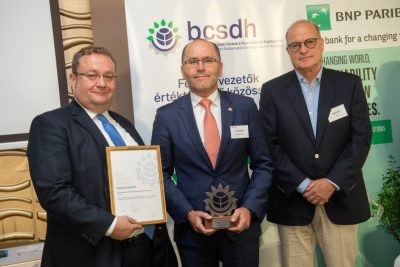 Generali Biztosító Zrt. – „Generali Enterprize” program hatékony pénzügyi, szakmai és kommunikációs támogatást nyújt kisvállalkozásoknak, fenntarthatósági projektjeik megvalósításához. A díjat Erdős Mihály a Generali Biztosító Zrt ügyvezetője vette át.