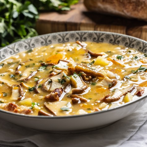 Egészséges tavaszi zöldségleves csiperkével című cikk nyitóképe