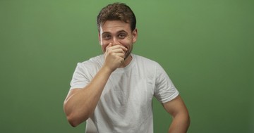 Miért tör ránk nevetés a legrosszabb pillanatban? A kutatók szerint ez az oka ennek a kínos szituációnak