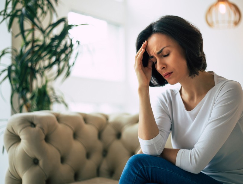 fejfájás, magas vérnyomás, összefüggés, tünet