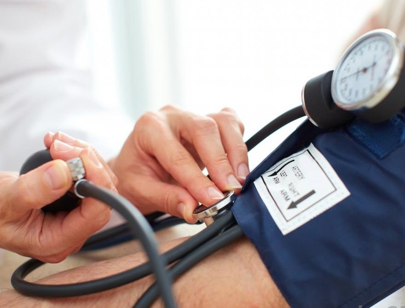 arm-with-blue-blood-pressure-cuff-and-women-hands_2