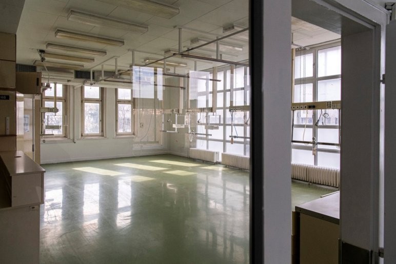 Koronavírus: így néz ki a Szent János kórház fertőzötteknek átalakított részlege