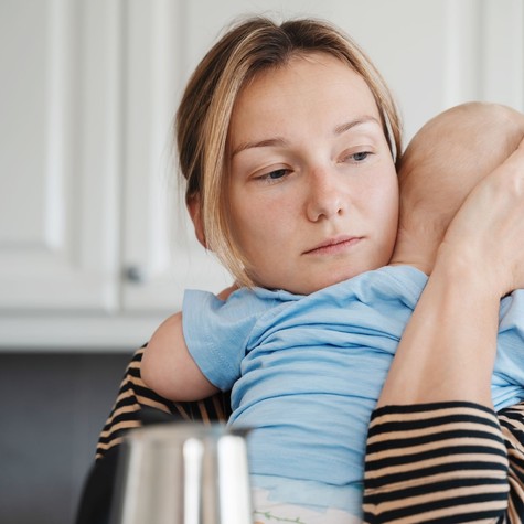 Szülés után: mely tünetek természetesek – és mikor kell orvoshoz fordulni? című cikk nyitóképe