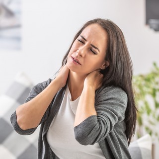 Ha a nyakfájás mellett ezt is érzi, mihamarabb forduljon orvoshoz! című cikk nyitóképe