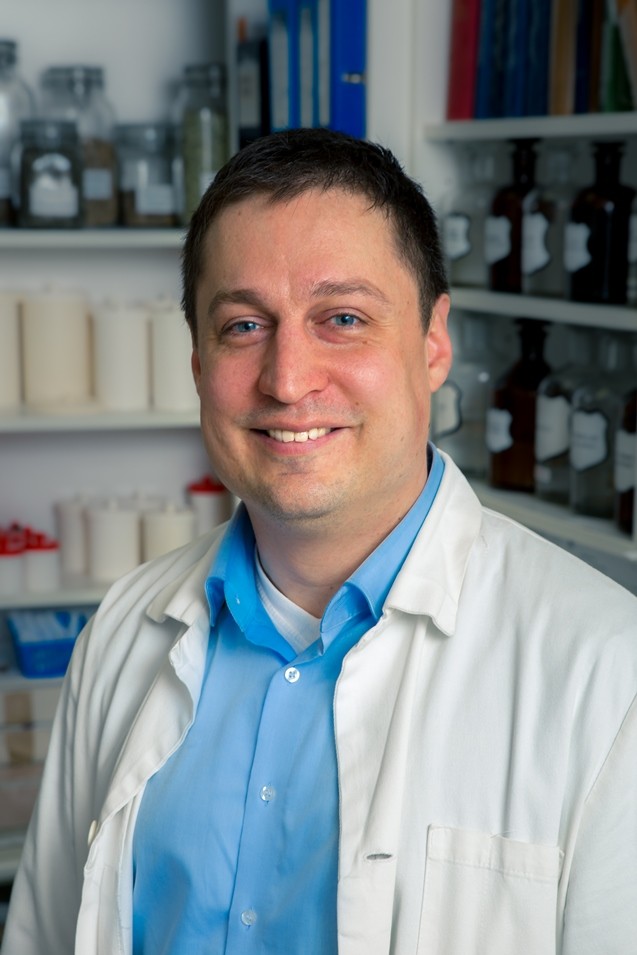 Dr. Birinyi Péter, a Mikszáth-téri patika tulajdonosa