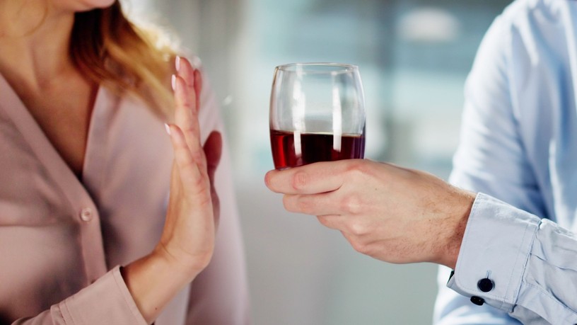 színes alkohol nélkül mi történik hatása