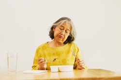 Más okkal nem magyarázható étvágytalanság, fogyás.