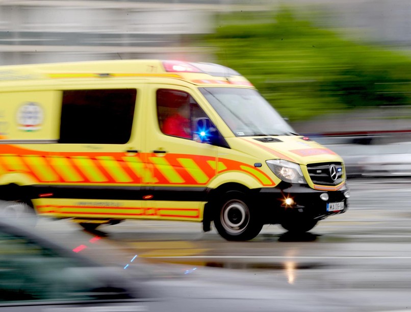 omsz mentők életmentés elájult sürgősségi